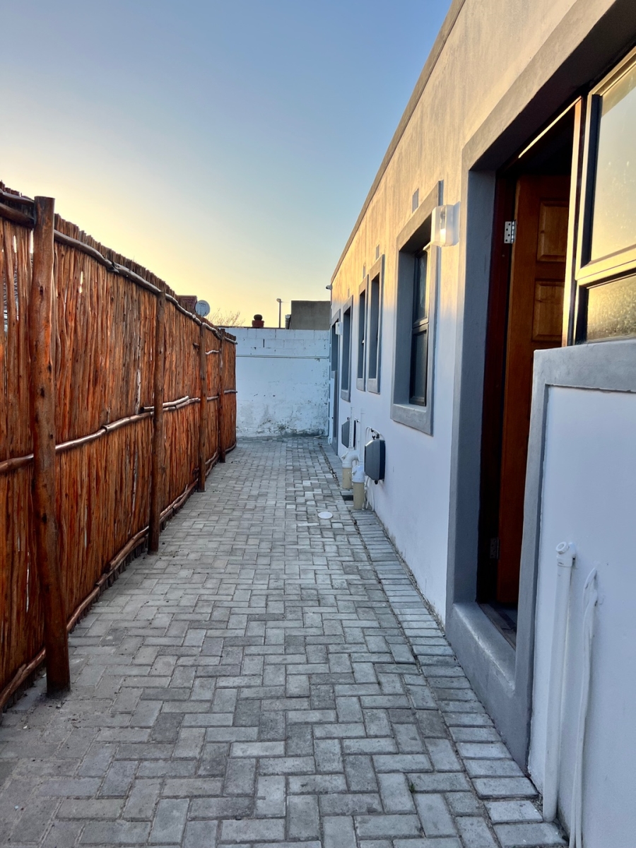 To Let 1 Bedroom Property for Rent in Malibu Village Western Cape